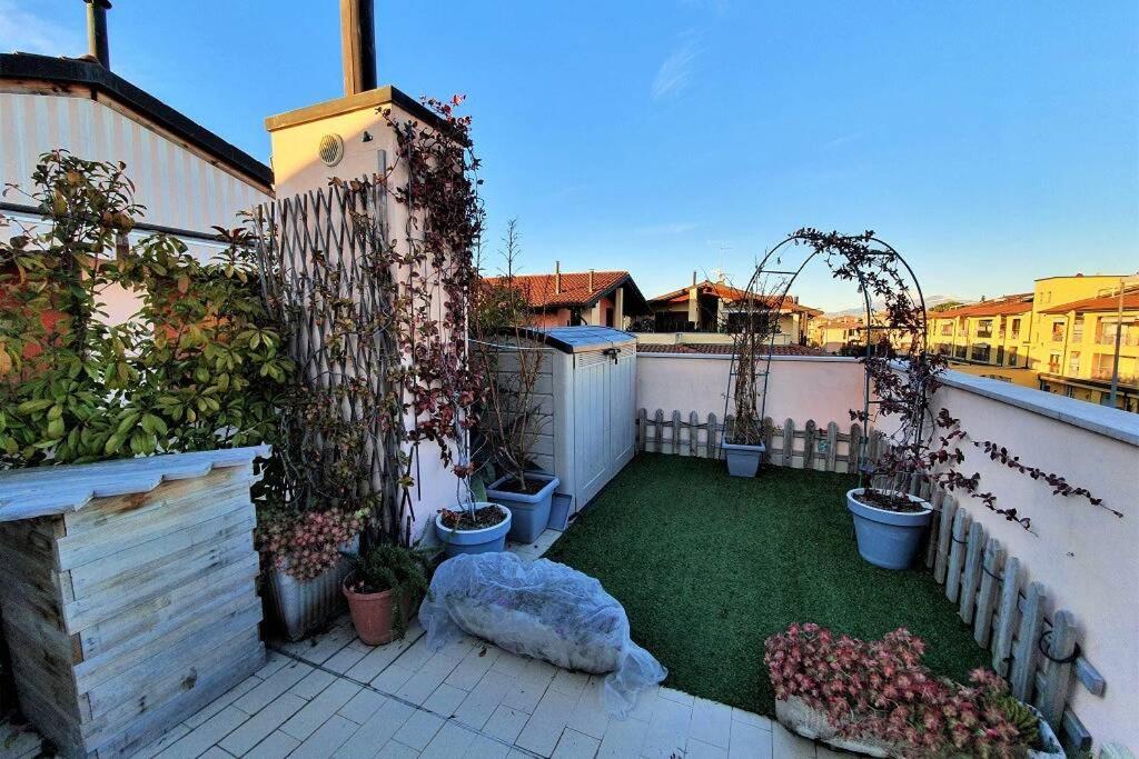 Il Torchio Rooftop Apartment With Wide Terrace Sirmione Exterior photo