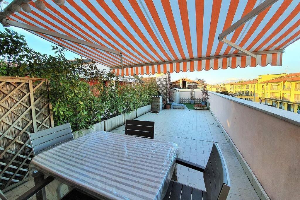 Il Torchio Rooftop Apartment With Wide Terrace Sirmione Exterior photo